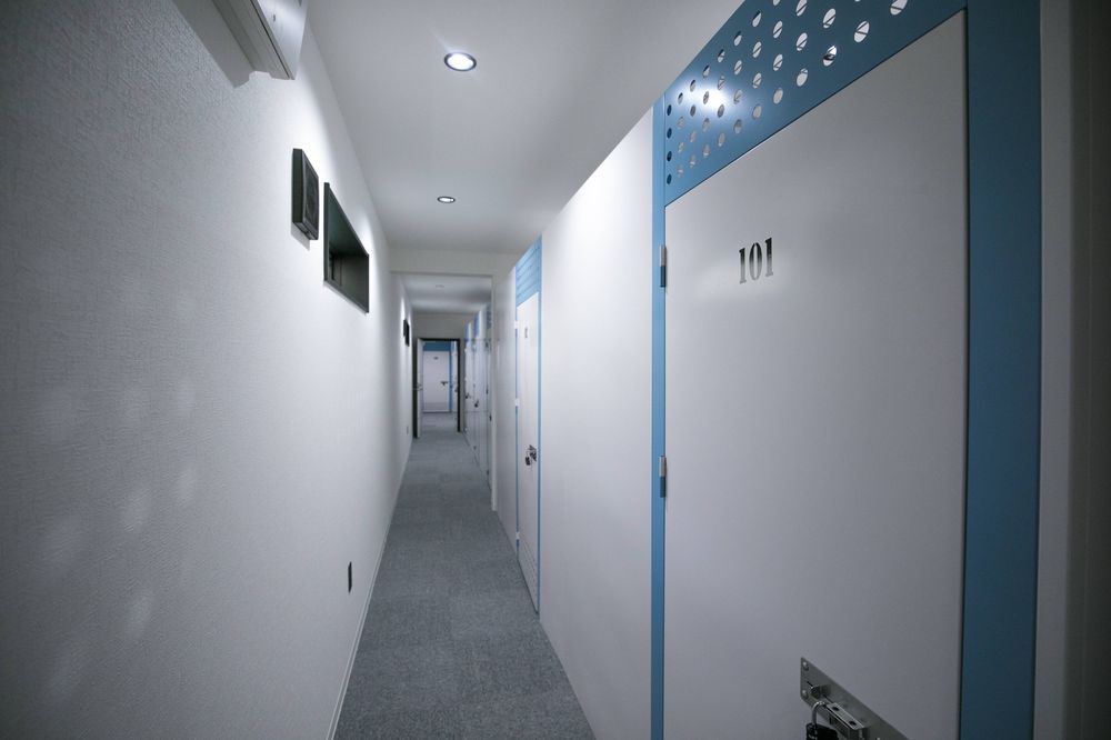 マイボックス24 名古屋駅店2の通路